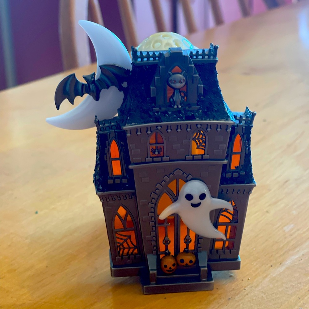 Retired Bath and Body Works Haunted House Wallflower plug!